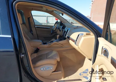 2016 Porsche Cayenne z USA, uszkodzony, nr VIN WP1AA2A27GLA08973